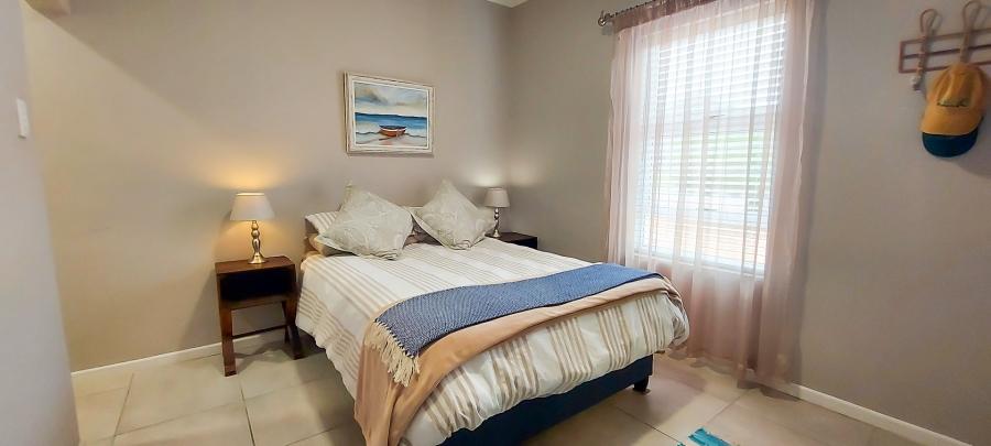 4 Bedroom Property for Sale in Struisbaai Western Cape